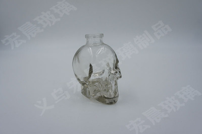 Manufacturers direct multi - capacity bayonet skull glass bottle glass skull decoration