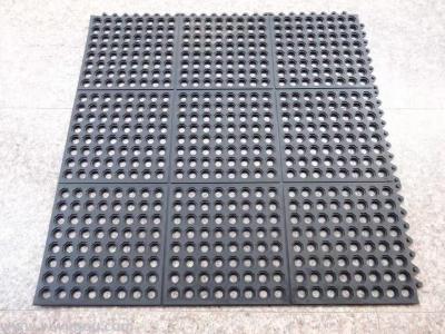 Large Kitchen Oil-Proof Non-Slip Drainage Floor Mat with Holes Workshop Drainage Cutout Mat Rubber Injection Molding Floor Mat