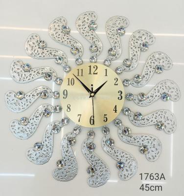 Yiwu Factory Direct Sales Foreign Trade Export Tianyin Creative Simple Fashion Atmospheric Silver round Wrought Iron Wall Decoration Wall Clock