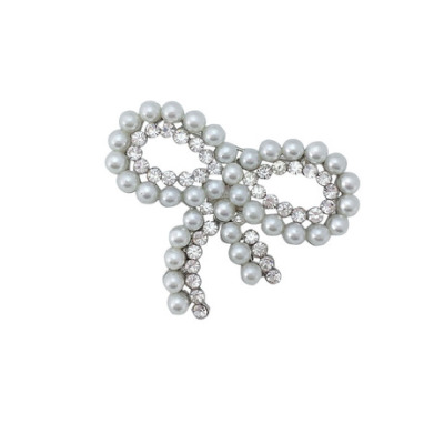 Japan and South Chesapeake new temperament elegant bowknot alloy inlaid pearl joker with brooch sweet South Korean windbreaker ornaments
