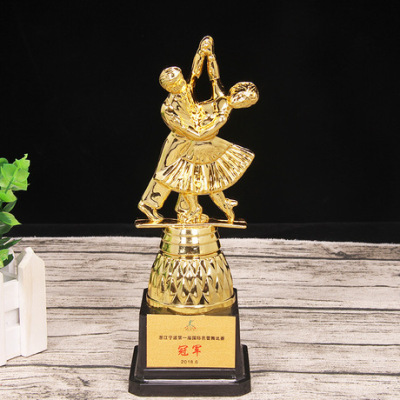 The Custom - made student gift handicraft wholesale creative dance competition cup Custom - made plastic small cup medal award