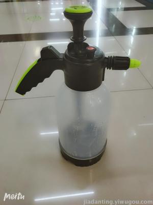 Manufacturers direct 2L watering pot watering pot pressure type flower watering plastic sprayer sprayer wholesale