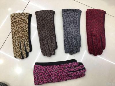 The new ladies' warm plush fashion touch screen gloves are exported to Europe, South Korea and the United States