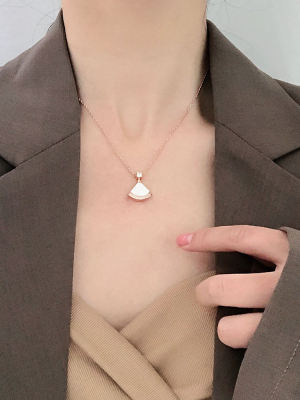 Fan-Shaped Mother Shell Necklace Ins Cold Style Sexy Online Influencer Necklace South Korea Dongdaemun Pendant High-Grade Clavicle Chain