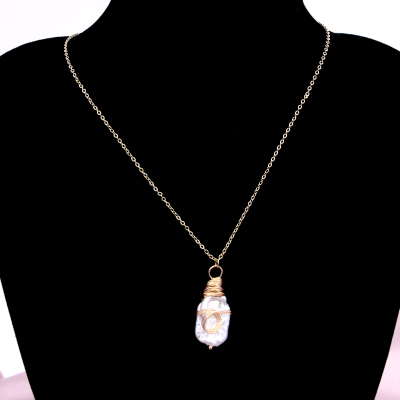 EVER FLORE Baroque Natural Pearl Necklace Sky Shaped Pink Pearl 14K Gold Crossing Fashion Irregular Clavicle Chain