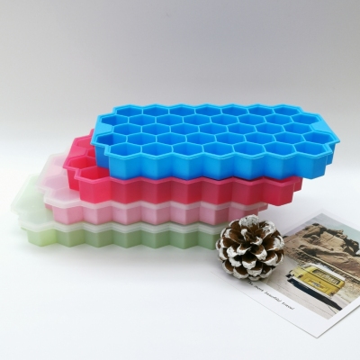 Direct Selling Silicone Ice Tray 125G Edible Silicon Honeycomb Ice Tray Creative 37 Grid Honeycomb Ice Tray with Lid