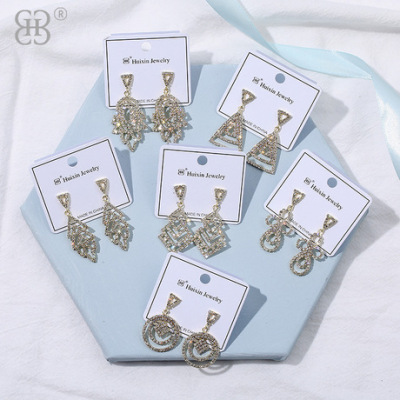 Korean version of fashion people full of diamond light luxury shiny earrings, ladies with circle joker allergy earrings wholesale