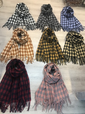 In 2020, the new style of long-beard plaided plinked scarf shawls fashion warm autumn and winter scarves