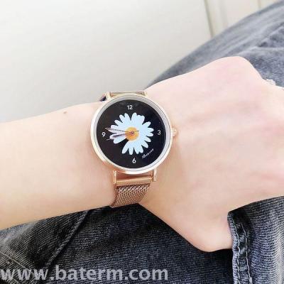 The new hot-selling fashion ultra-thin magnetic suction watchband small Daisy watch elegant small Daisy students watch 