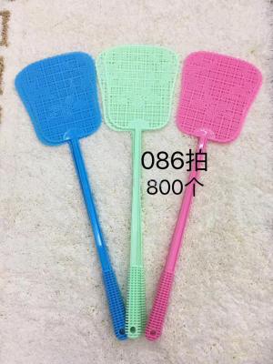 Household plastic flyswatter with long handle manual strike mosquito swatter with hanging hole