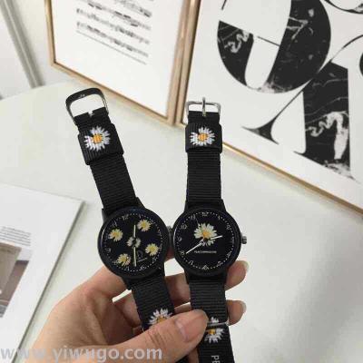 Small Daisy watch students Korean version of simple canvas with wrist watch web celebrity creative couples BST watch