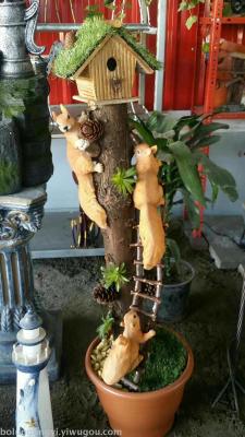 Tree climbing squirrel resin crafts