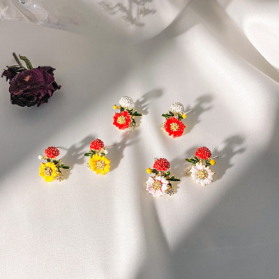 Korean Graceful Online Influencer Little Daisy Stud Earrings Flower Earrings for Women 2020 New Trendy Simple Women Small and Sweet Earrings