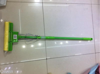 A Telescopic iron mop, plastic handle, rubber cotton squeegee mop
