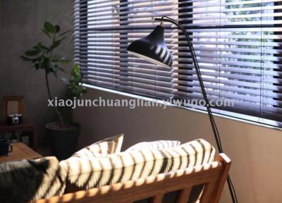 Wooden Venetian blinds, but also a life of comfort, simplicity and innocence