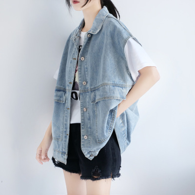 The Web celebrity denim Coat is a versatile Korean sleeveless vest overalls