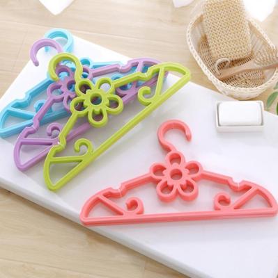 Modern Simple Plastic Daily Goods Green Hangers Primary Source