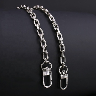 All Kinds of Keychain Chain Accessories Button Box and Bag Hardware Clothing Ornament Accessories Finished Products to Map Inquiry