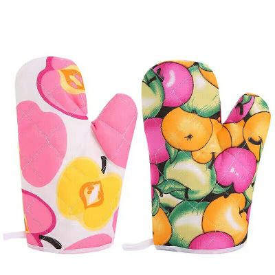 While studying the Multicolored mitt + heat shield, the two-piece oven Mitt Baking Glove set