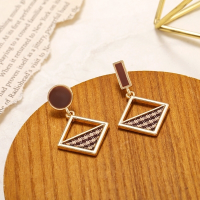 S925 silver needle asymmetric Plover stud Warm forest Earrings Retro autumn and winter Crystal Manufacturers Direct
