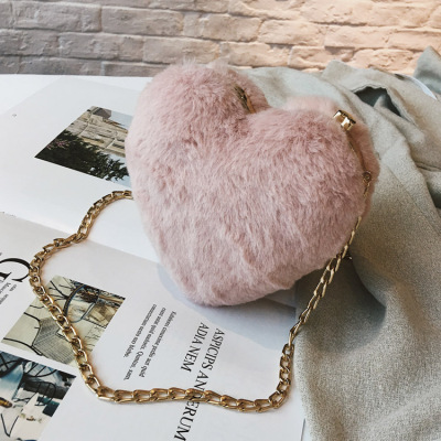 Women's Bag 2018 Autumn and Winter New Fashion Korean Style Rabbit Fur Bag Chain Love Heart Simplicity Small Fashion Messenger Bag