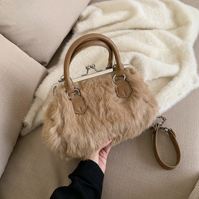 Foreign Trade Plush Bag Women's 2019 New Rabbit Fur Bag Clip Bag Fur Handbag Bag Chain Shoulder Messenger Bag