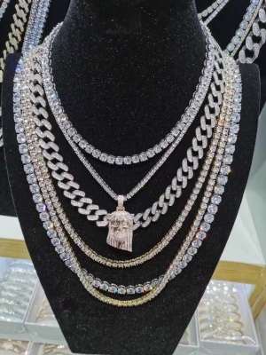 Diamond-Inlaid Fashion Necklace