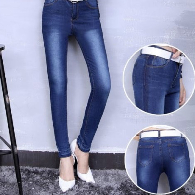 Jeans are fashionable and versatile, showing Slimness, Slimming and hip- versatile