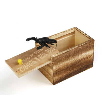 A wooden box full of Pranks toy Douyin bug box scary scary box