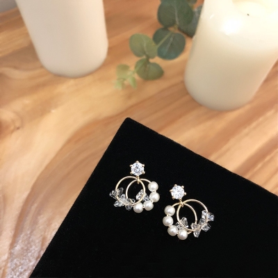Korean Version of S925 Silver Needle temperament Versatile Metal Double circle crystal pearl Earrings are designed for all women