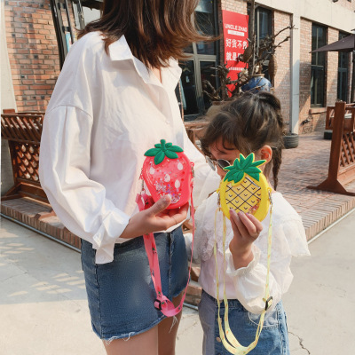 Strawberry Children's bag female fashion silicone baby decoration Zero, baby Crossbody Bag