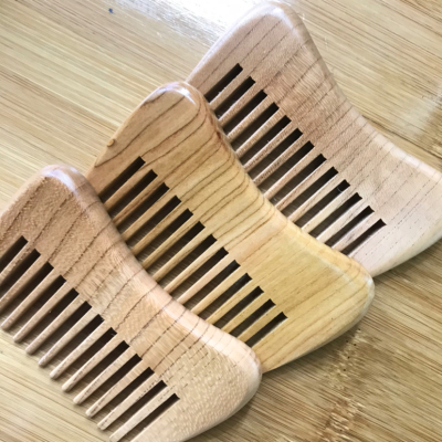 Direct selling ordinary peach comb is easy to carry 10cm*5cm wide teeth, anti-static massage comb is easy to do