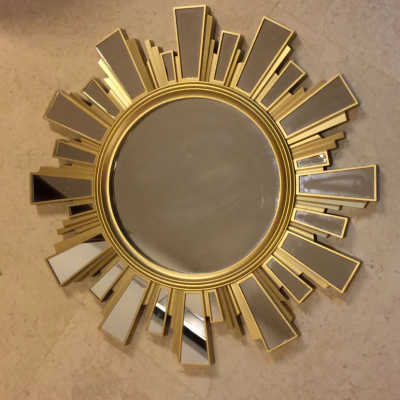 Round decorative wall mirror
