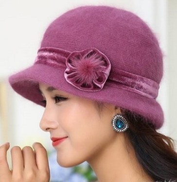Knitting rabbit hair in old people miss qiu dong the day the old man hat winter grandmother wife warm mother basin of cap cap