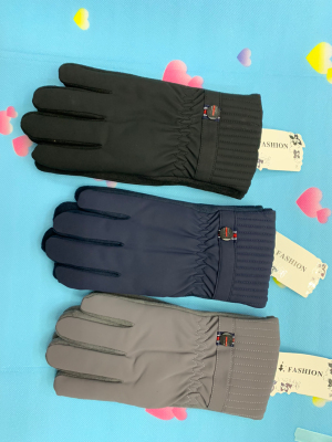 Various styles of warm gloves are beautiful, generous and affordable