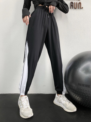 A pair of slim summer running pants for women, loose casual yoga pants with feet and high waist fitness pants