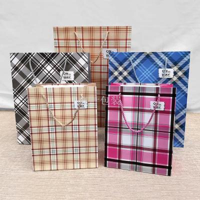 Wholesale Custom Plaid Pattern Gift Bag Universal Plaid Paper Bag Three Sizes