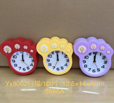 Japanese and Korean New Feet Daisy Gift Alarm Clock 3D Stereo Digital Lazy Bedside Decorations Clock Ultra Quiet