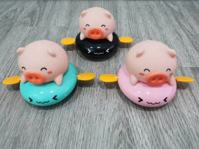 The wind-up chain swimming cute piggy children children bathing swimming Piggy flying pig toy stall selling hot