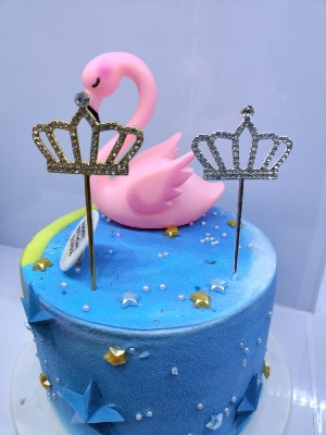 Alloy crown cake insert