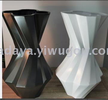 Ceramic vase flower arranger small pure and fresh and simple joker anti-black and white abnormity