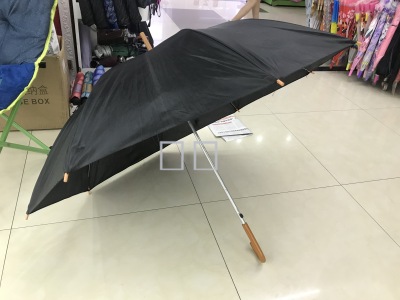 Black umbrella sells well in foreign trade