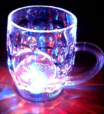 Manufacturers specializing in the production of direct selling colorful light plastic cups, LED light glass creative glasses