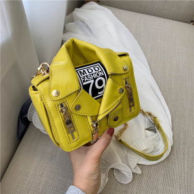 Small Ins2019 New Fashion Chain Net Red Small Black Bag Patent Leather Messenger Motorcycle Sling Bag in a Jacket LoY