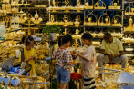 Market hub buzzes despite downturn
