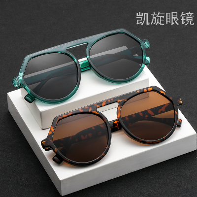 New Fashion Sunglasses Women's UV-Proof Sunglasses Travel Special Glasses