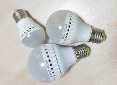 LED LED Ball Bubble 5W White    stock