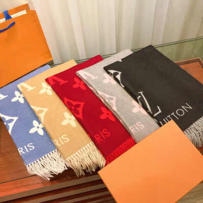 20 European and American Cashmere Li Xiaolu Same Foreign Trade Supply Wholesale Gift Box Scarf WeChat Business Team Live Shawl