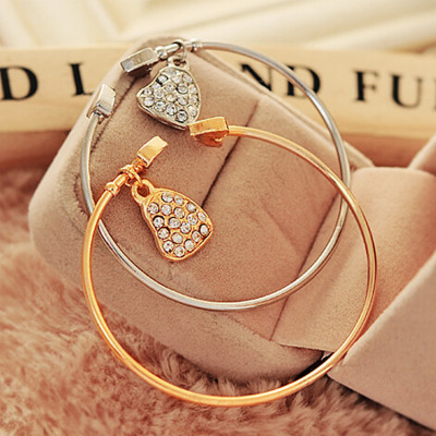 Yiwu Small Jewelry Wholesale Fashion Small Simple Full Diamond Peach Heart Bracelet Cutout Carvings Flower Bracelet Bracelet