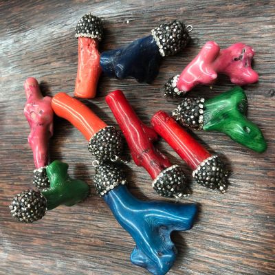 Dyed Coral Spot Drill Pendant DIY Ornament Pendant Necklace Bracelet Accessories European and American Style Jewelry